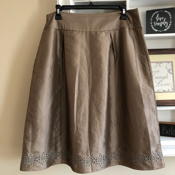 Nic + Zoe taupe lined, A line skirt, size 10. Beautiful holiday skirt! - Picture 2 of 5